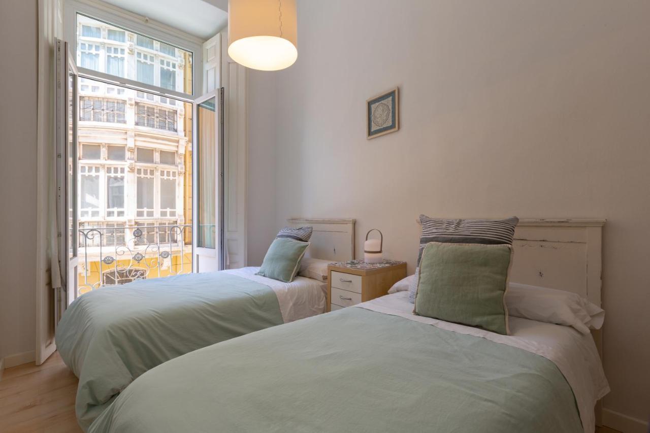 Luminoso Apartamento De Dos Habitaciones Con Vistas A Las Catedral مالقة المظهر الخارجي الصورة